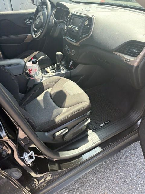 2017 Jeep Cherokee Sport