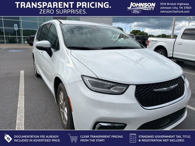 2023 Chrysler Pacifica Touring L's photo