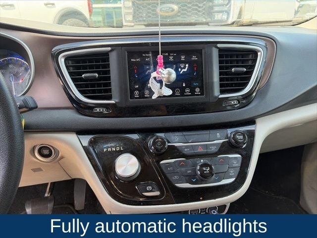 2021 Chrysler Voyager LXI