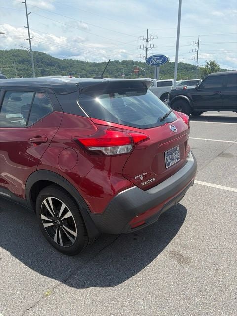 2019 Nissan Kicks SR