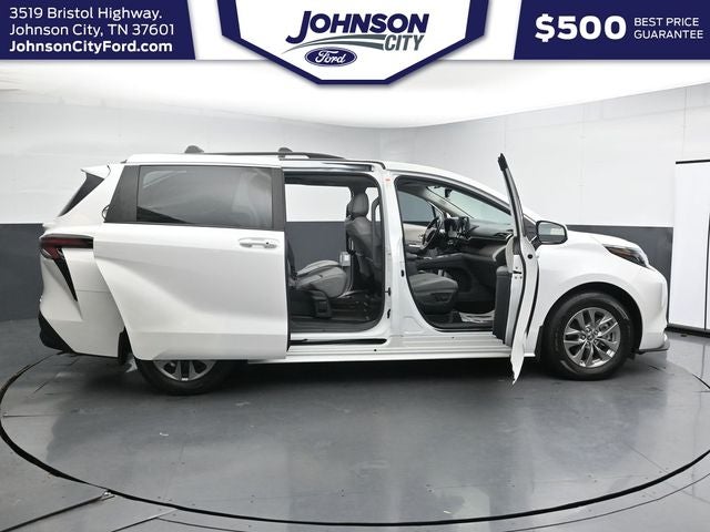 2024 Toyota Sienna XLE