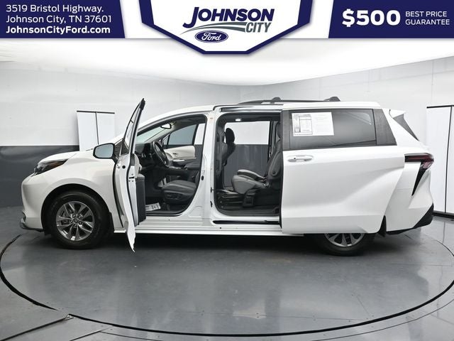 2024 Toyota Sienna XLE