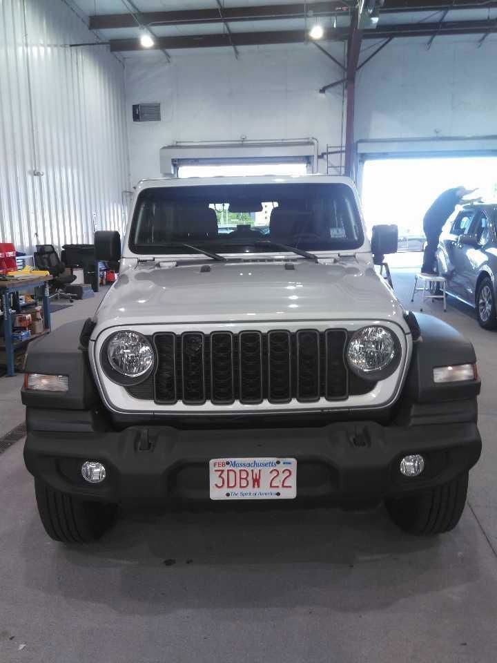 2024 Jeep Wrangler Sport S's photo