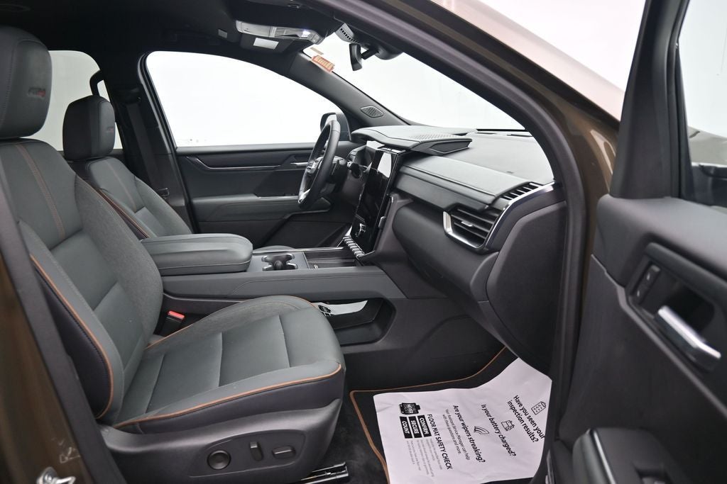 2025 GMC Acadia AT4