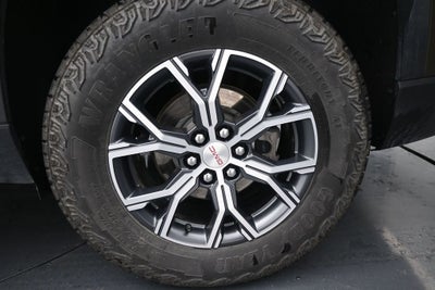 2025 GMC Acadia AT4