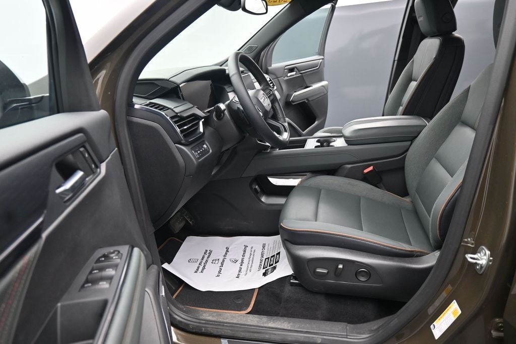 2025 GMC Acadia AT4