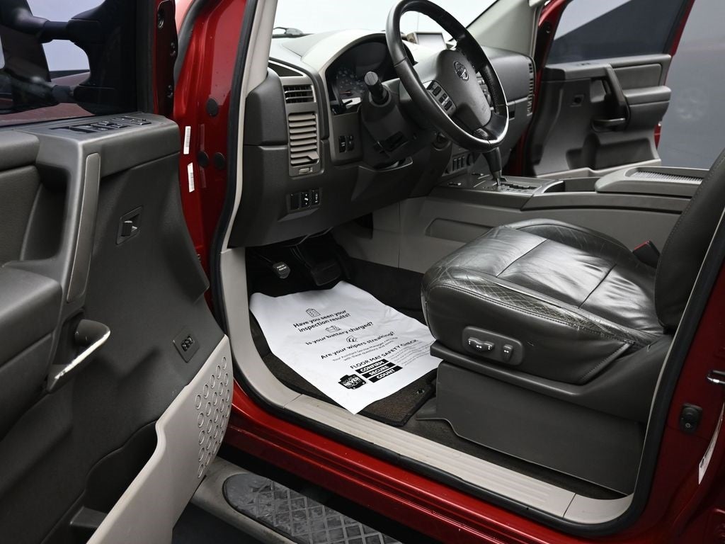 2004 Nissan Titan LE