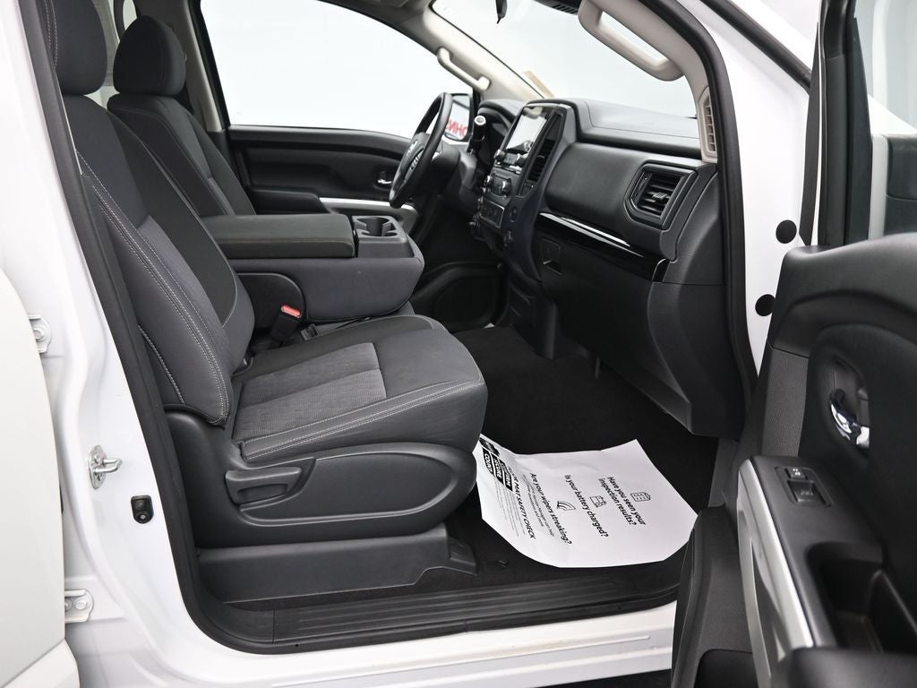 2022 Nissan Titan SV