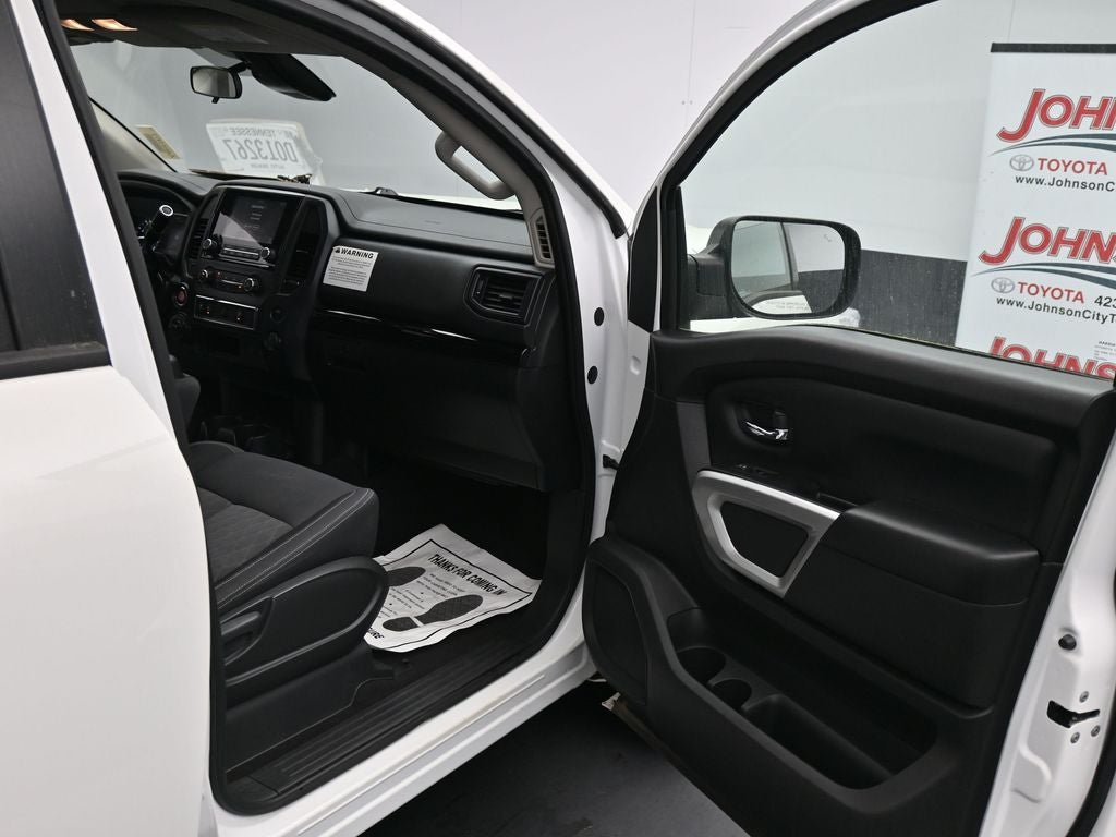 2022 Nissan Titan SV