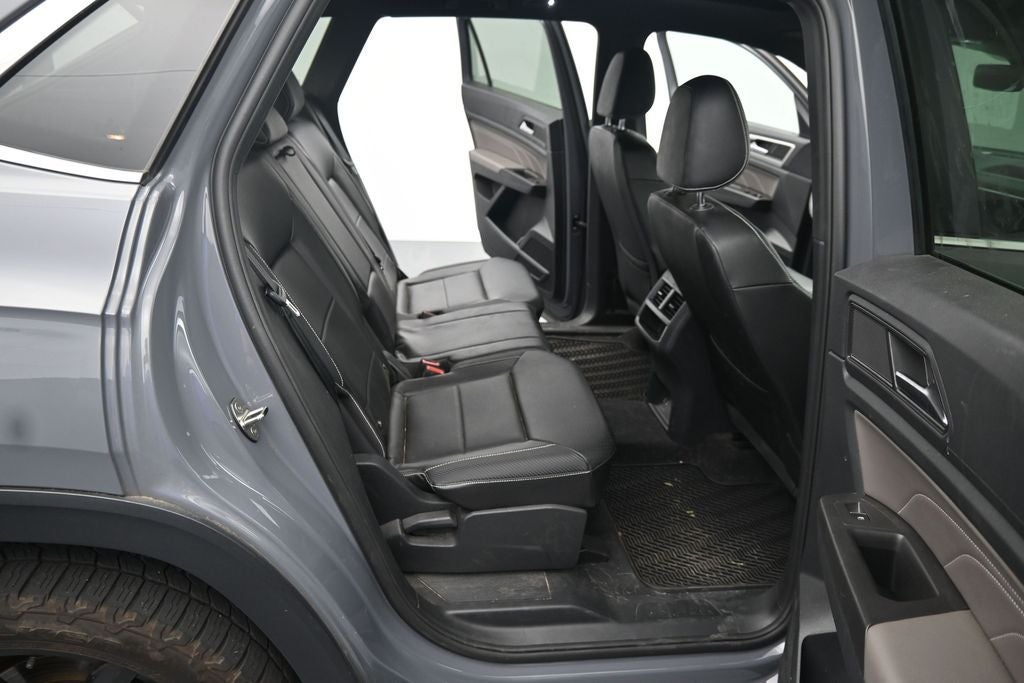 2022 Volkswagen Atlas Cross Sport 2.0T SEL R-Line
