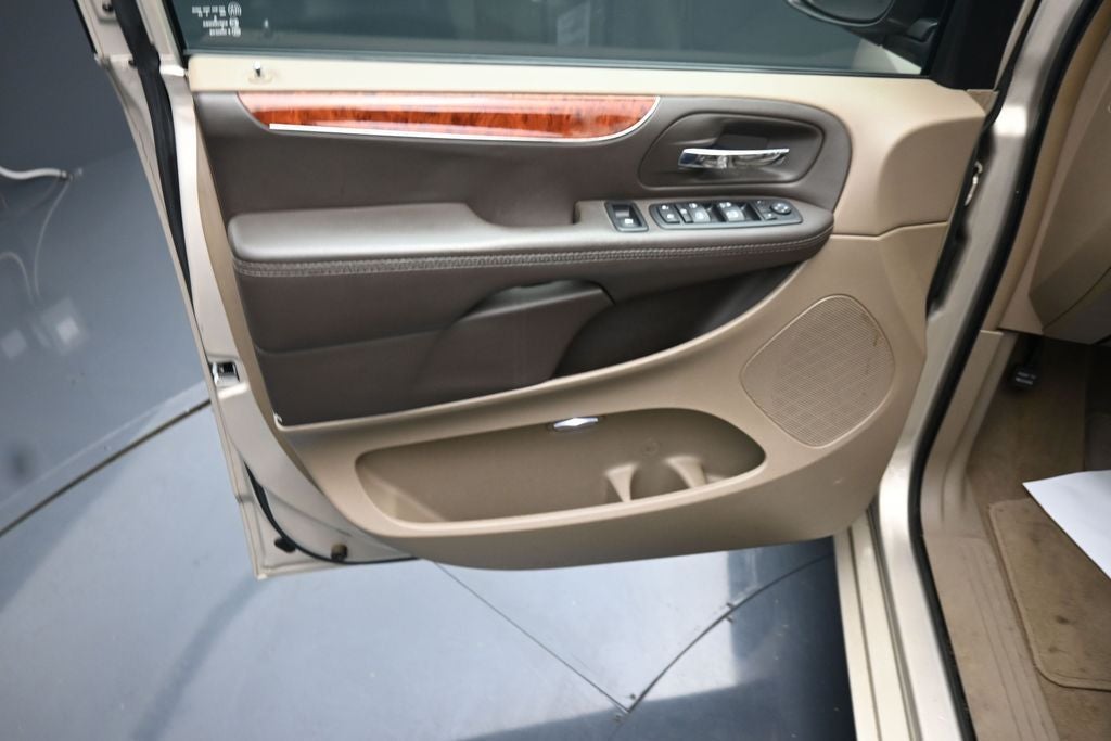 2014 Chrysler Town & Country Touring