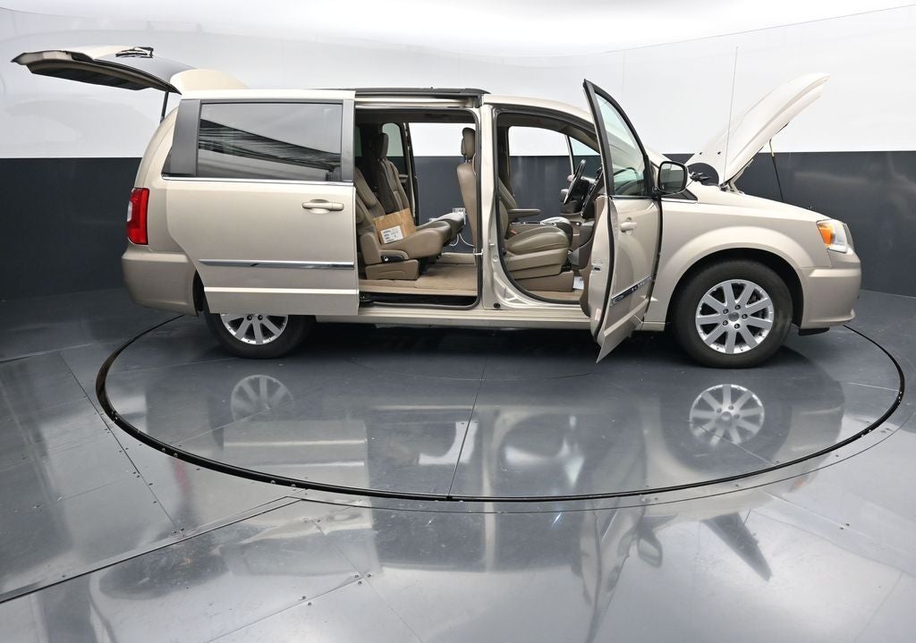 2014 Chrysler Town & Country Touring