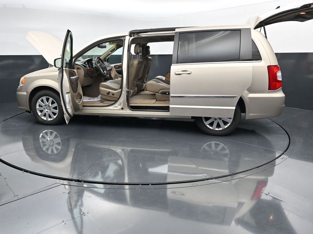 2014 Chrysler Town & Country Touring
