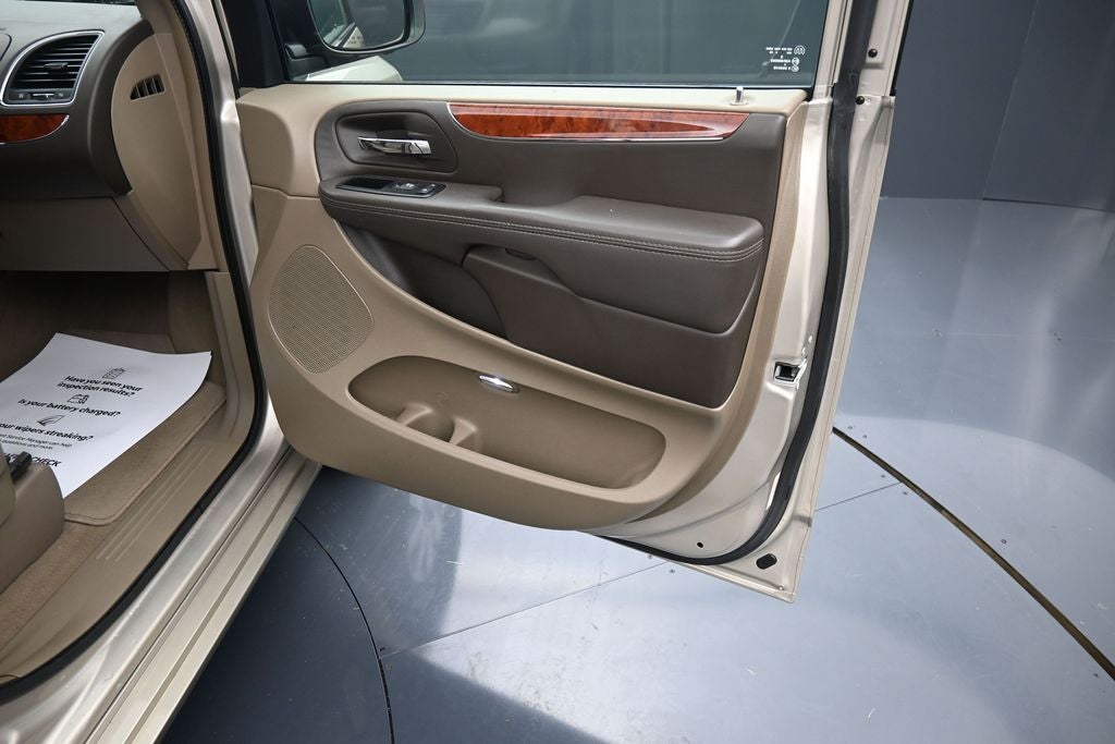 2014 Chrysler Town & Country Touring