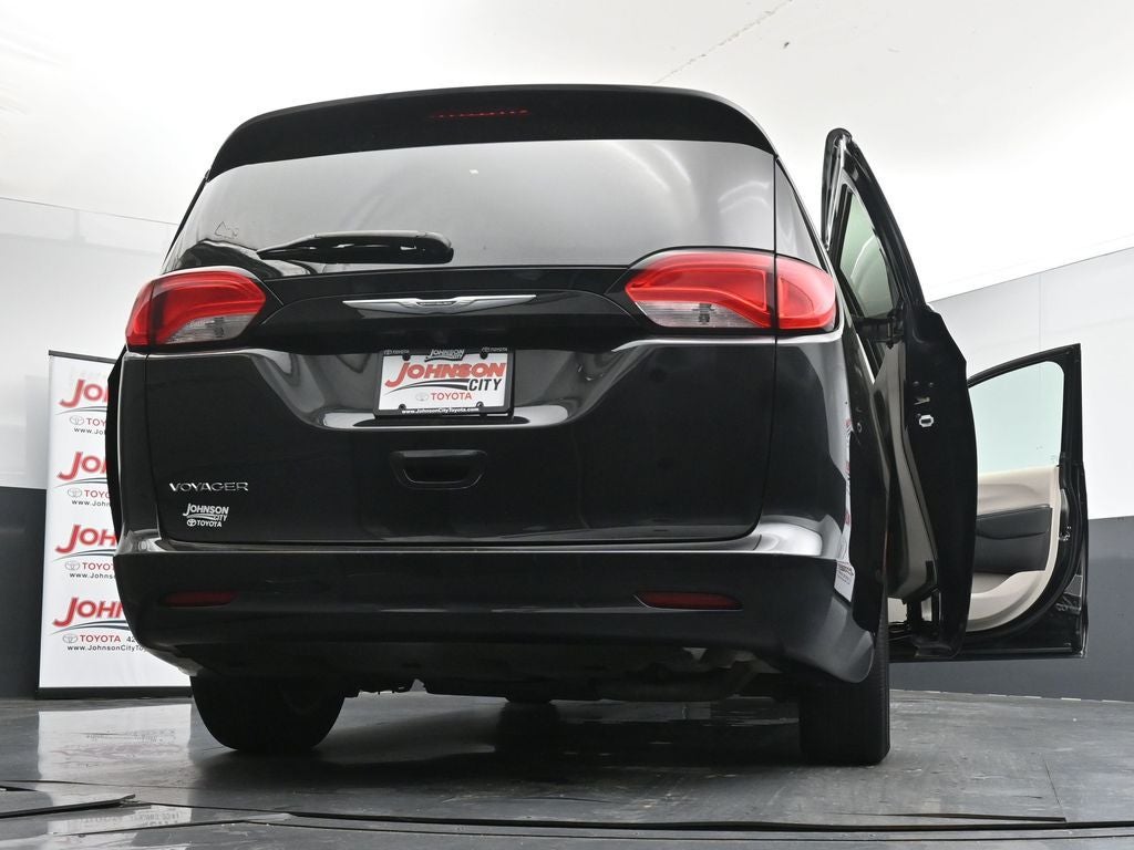 2023 Chrysler Voyager LX