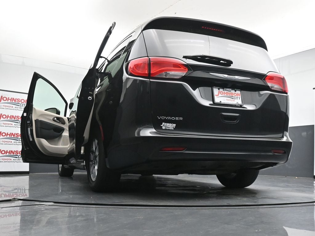 2023 Chrysler Voyager LX