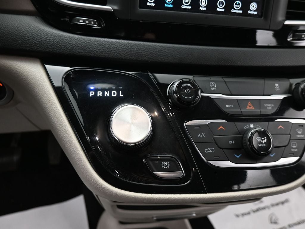 2021 Chrysler Voyager LXI