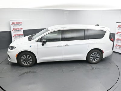 2024 Chrysler Pacifica Select