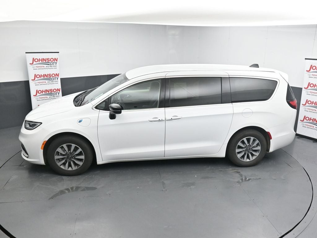 2024 Chrysler Pacifica Select