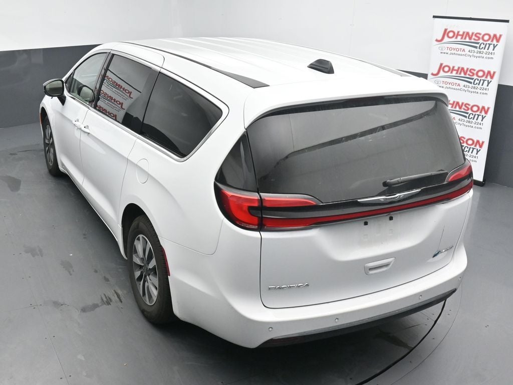 2024 Chrysler Pacifica Select