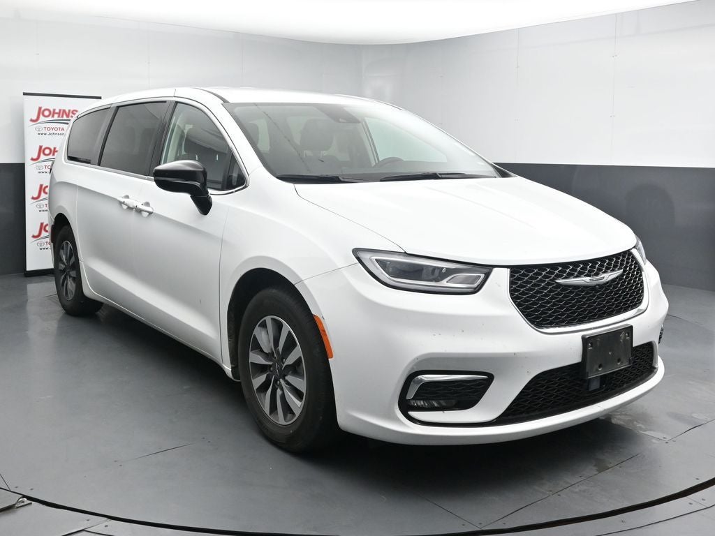 2024 Chrysler Pacifica Select