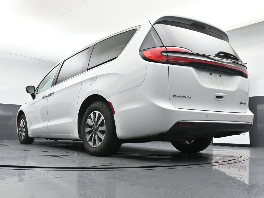2024 Chrysler Pacifica Select