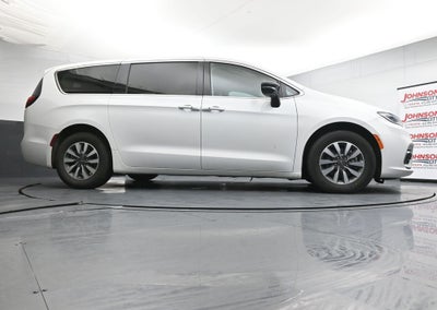 2024 Chrysler Pacifica Select