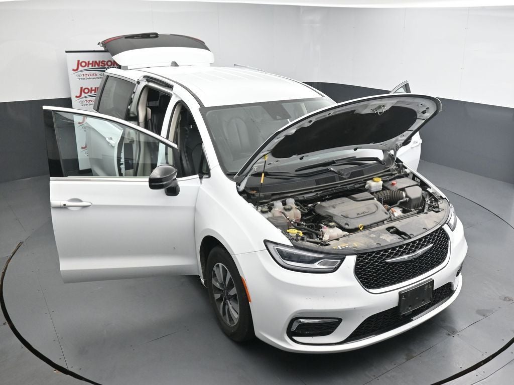 2024 Chrysler Pacifica Select
