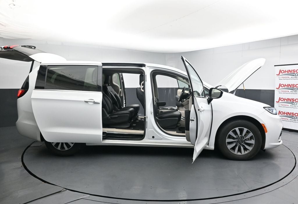 2024 Chrysler Pacifica Select
