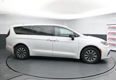 2024 Chrysler Pacifica Select