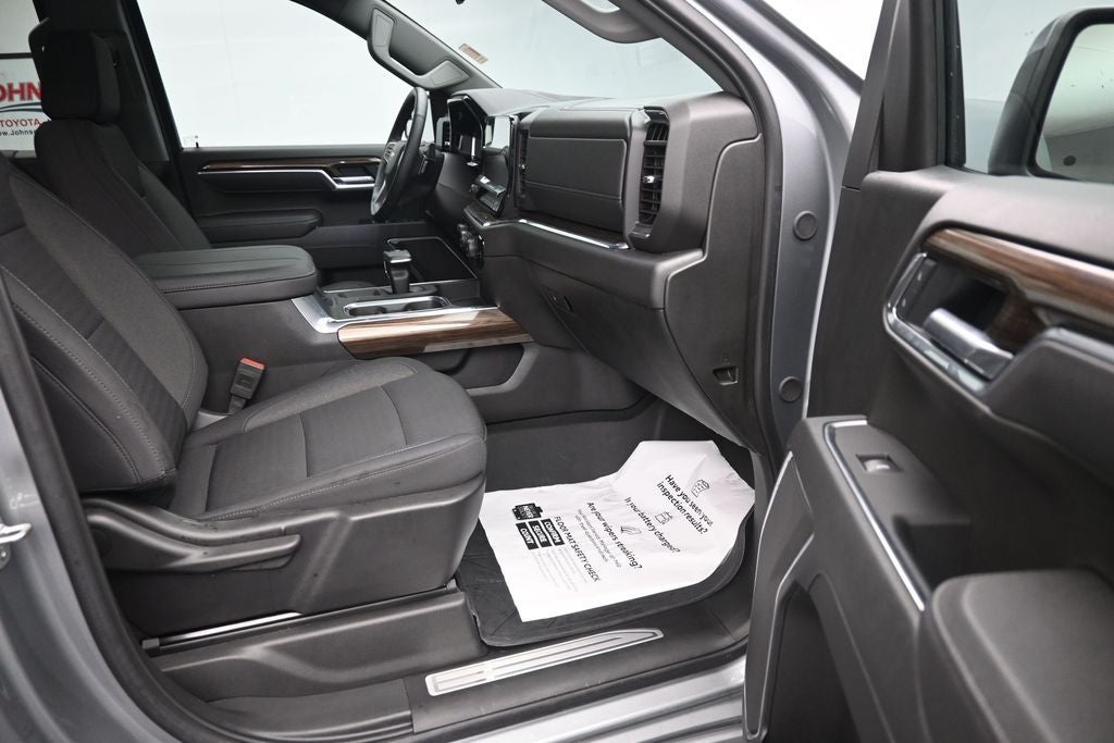 2025 Chevrolet Silverado 1500 LT LT1