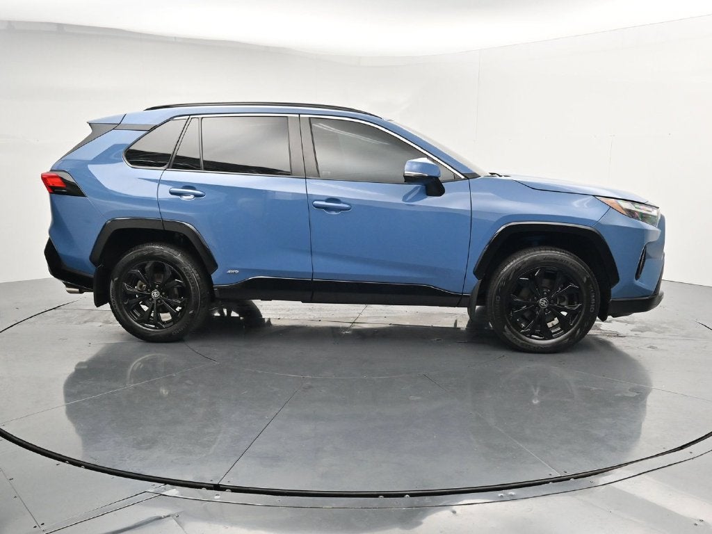 2024 Toyota RAV4 SE