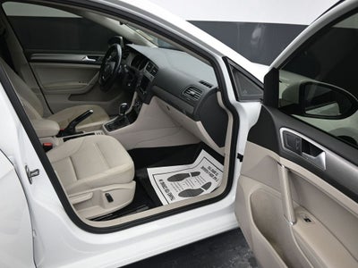 2015 Volkswagen Golf TDI S 4-Door