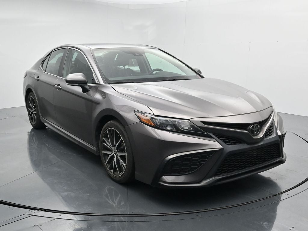 2024 Toyota Camry SE's photo