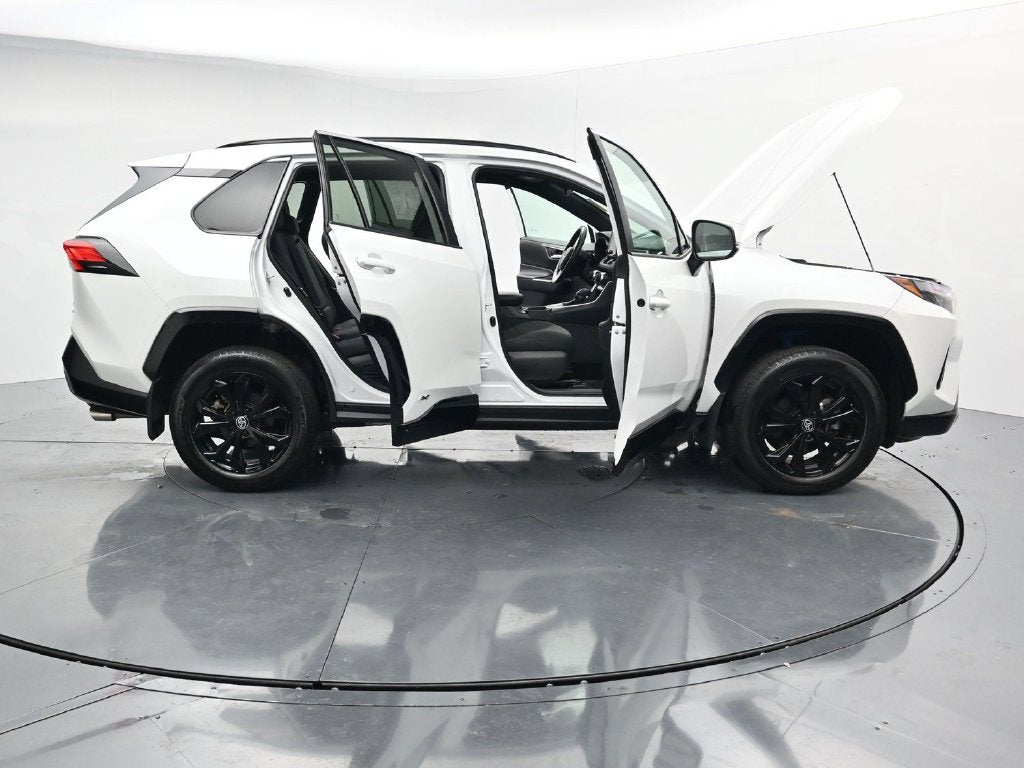2024 Toyota RAV4 SE