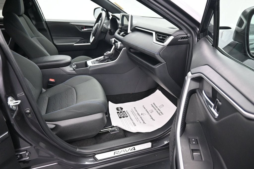 2024 Toyota RAV4 SE