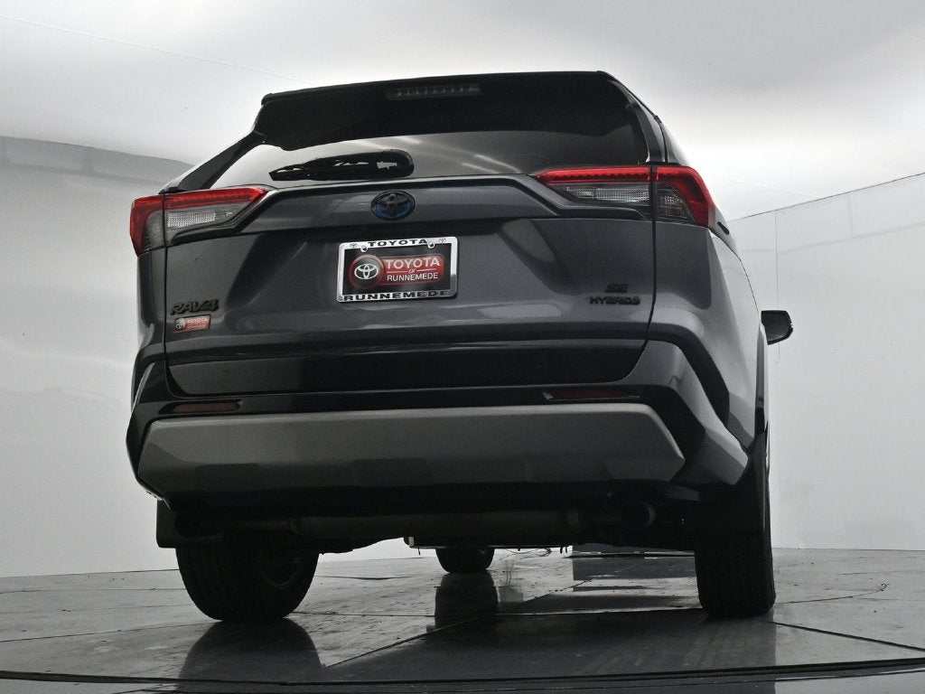 2024 Toyota RAV4 SE