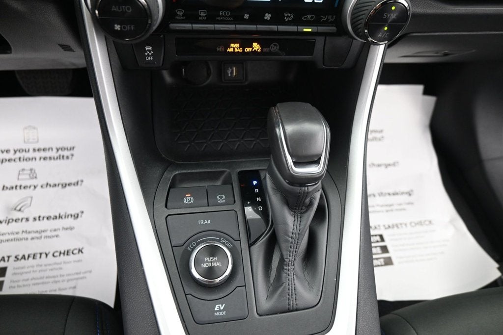 2024 Toyota RAV4 SE
