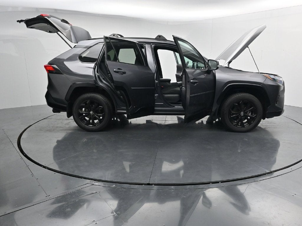 2024 Toyota RAV4 SE
