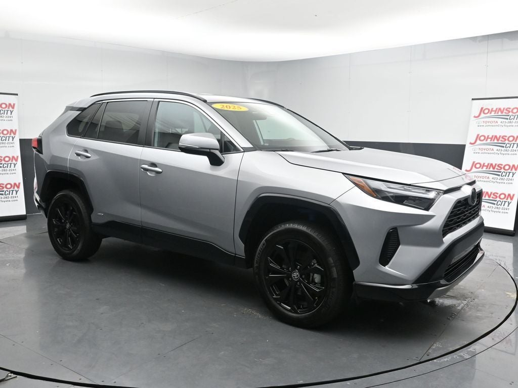 2025 Toyota RAV4 SE