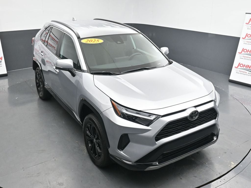 2025 Toyota RAV4 SE