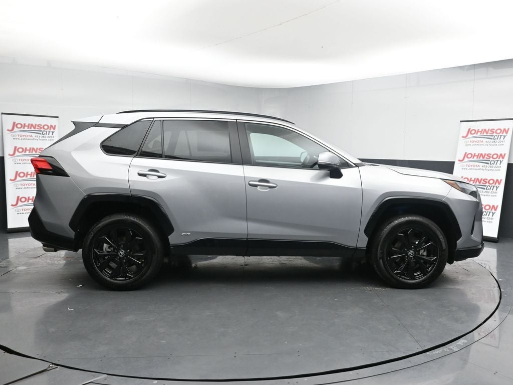 2025 Toyota RAV4 SE