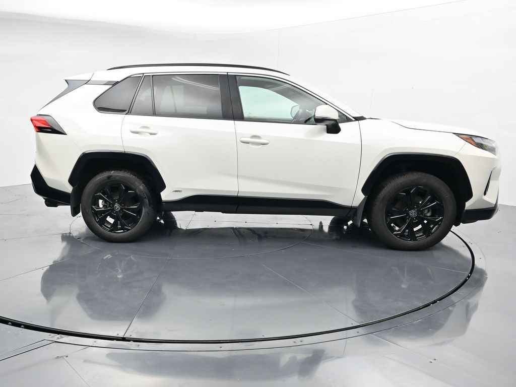 2022 Toyota RAV4 SE