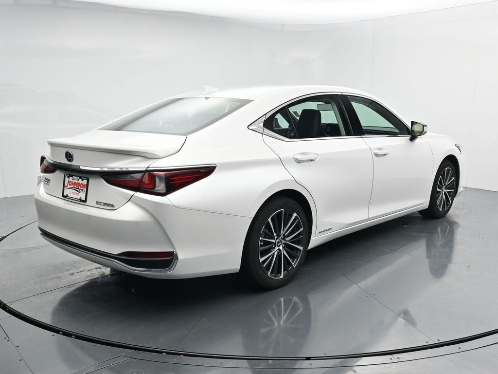 2022 Lexus ES 300h 300h