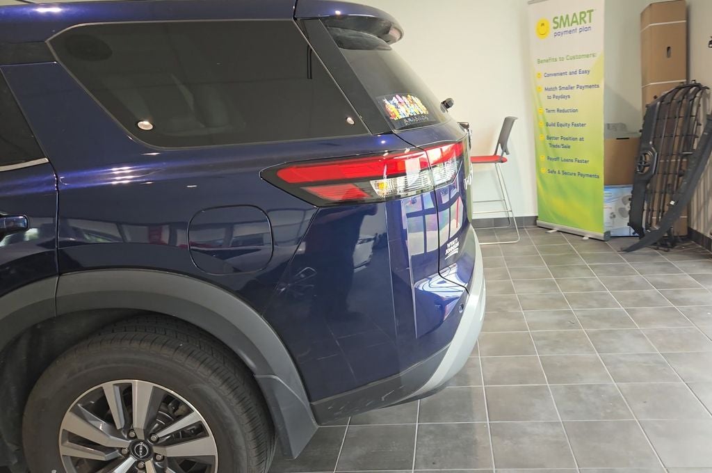 2023 Nissan Pathfinder SL