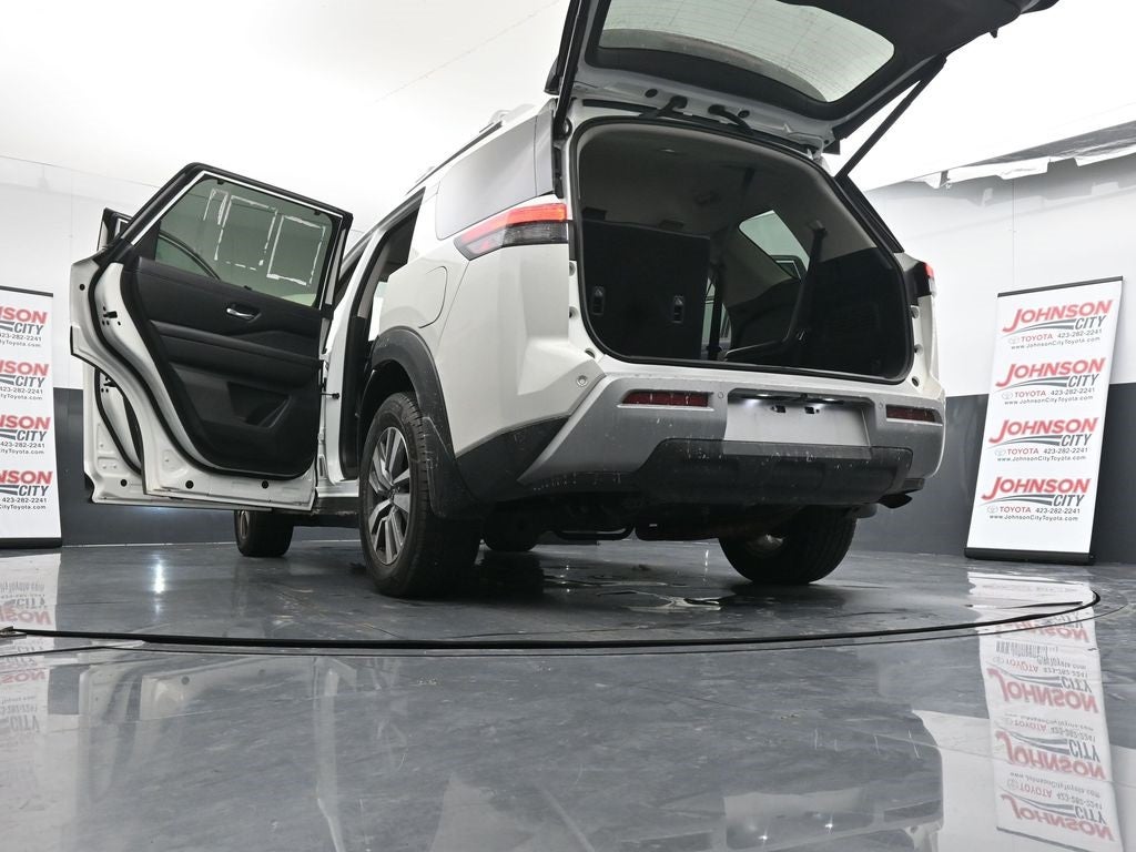 2022 Nissan Pathfinder SL