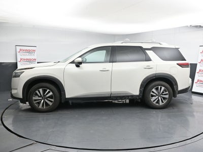 2022 Nissan Pathfinder SL