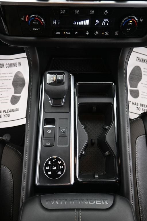 2023 Nissan Pathfinder SL