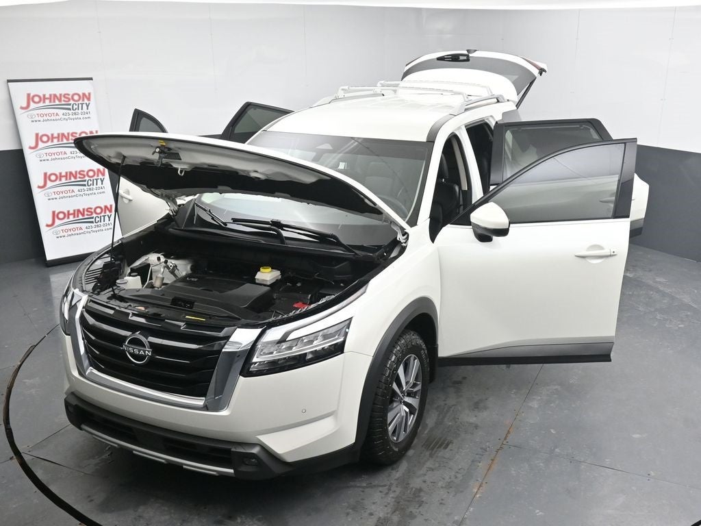 2023 Nissan Pathfinder SL