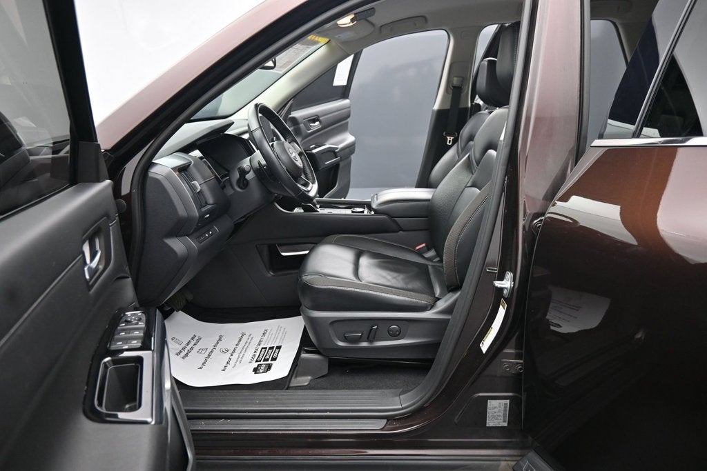 2022 Nissan Pathfinder SL